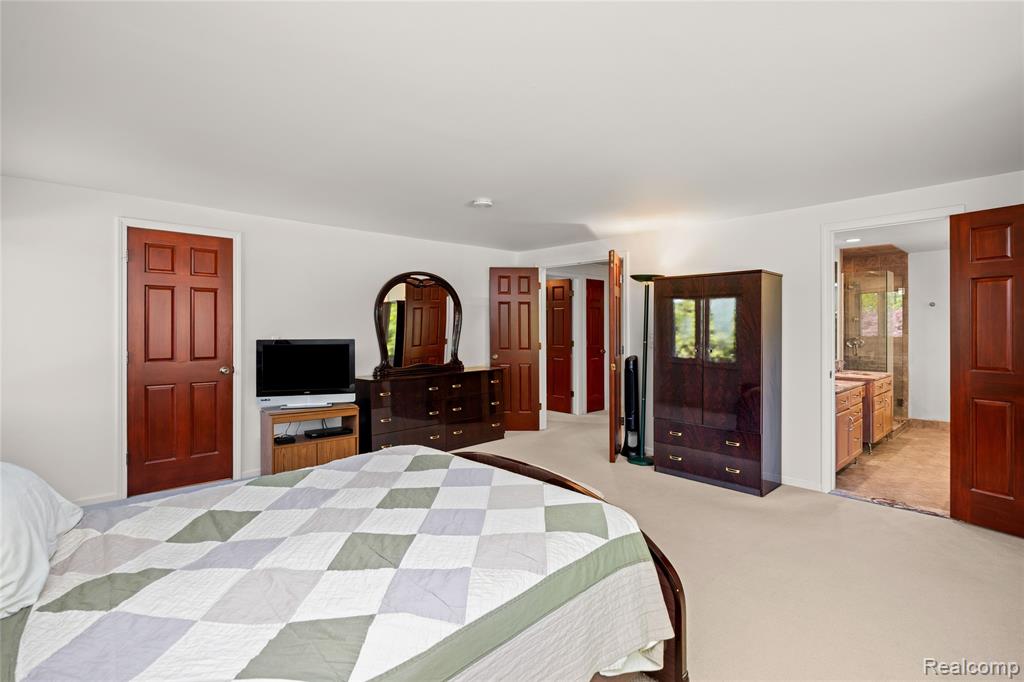 4700 S Valleyview Road, West Bloomfield, MI 48323 — Photo 21