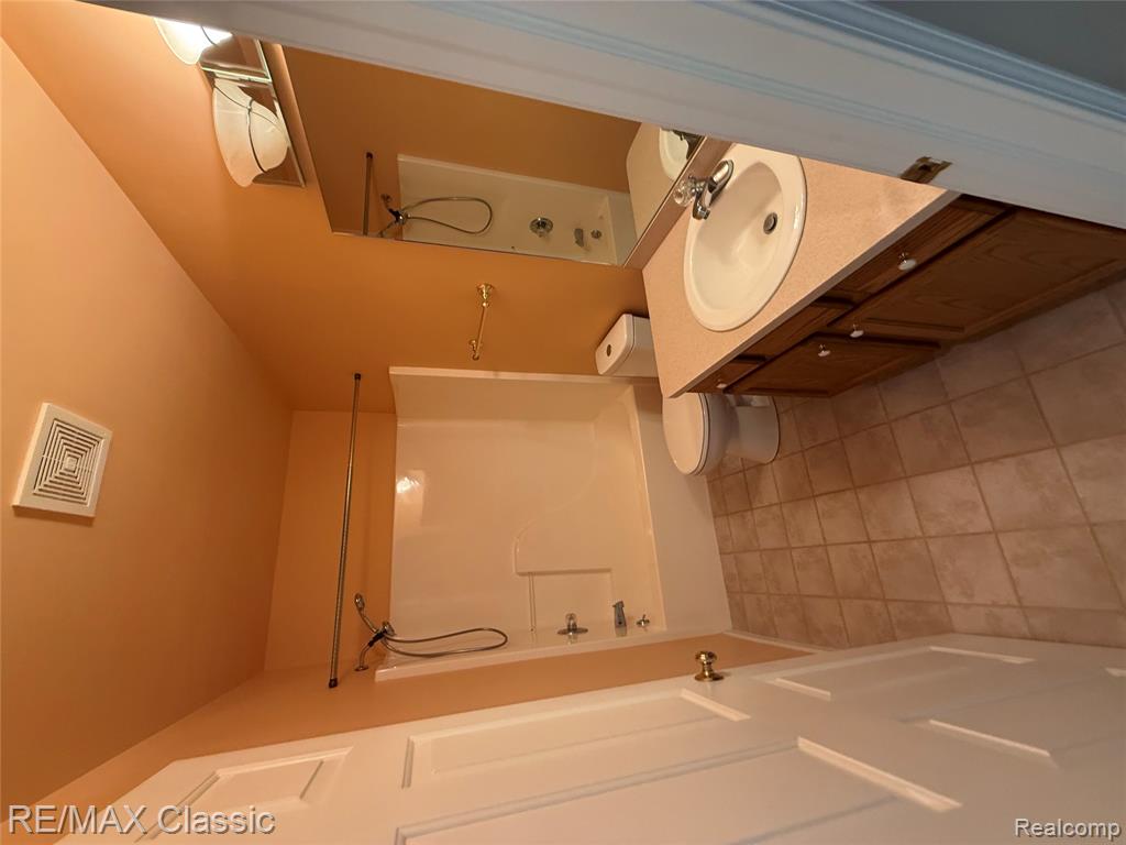 61016 Evergreen Court, South Lyon, MI 48178 — Photo 12
