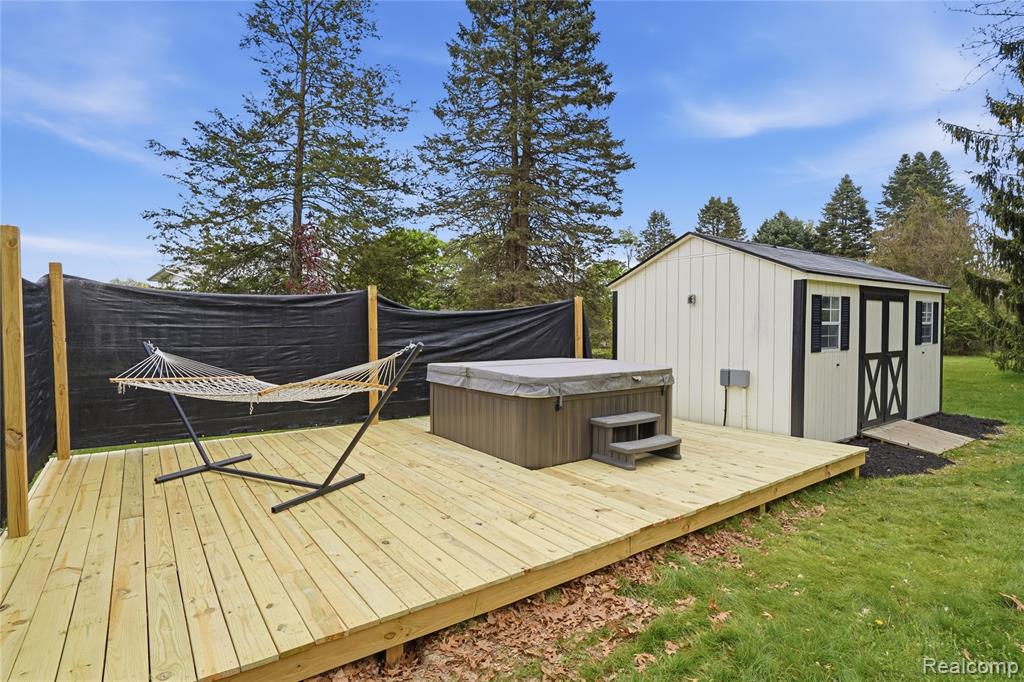 11221 Meadowood Drive, Brighton, MI 48114 — Photo 34