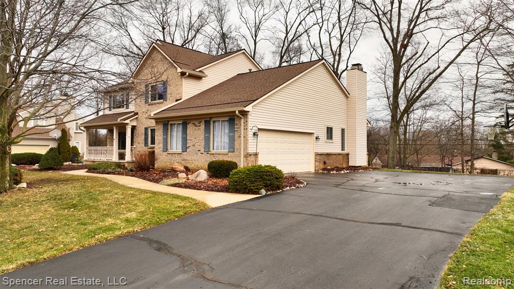 6350 Waldon Woods Drive, Clarkston, MI — Photo 2