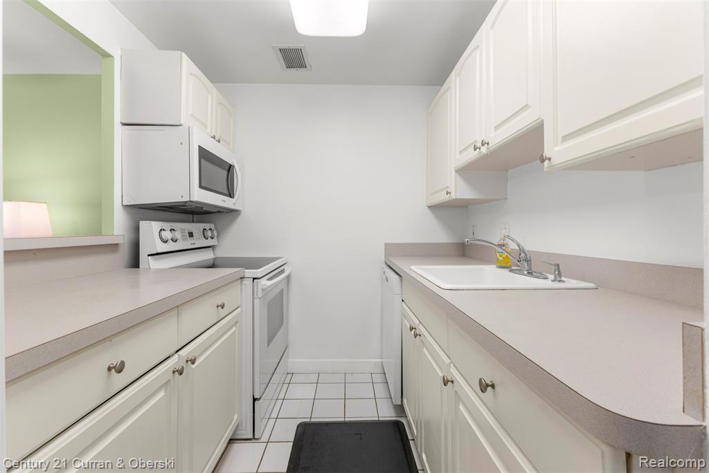 22700 Garrison Street, 404, Dearborn, MI 48124 — Photo 6