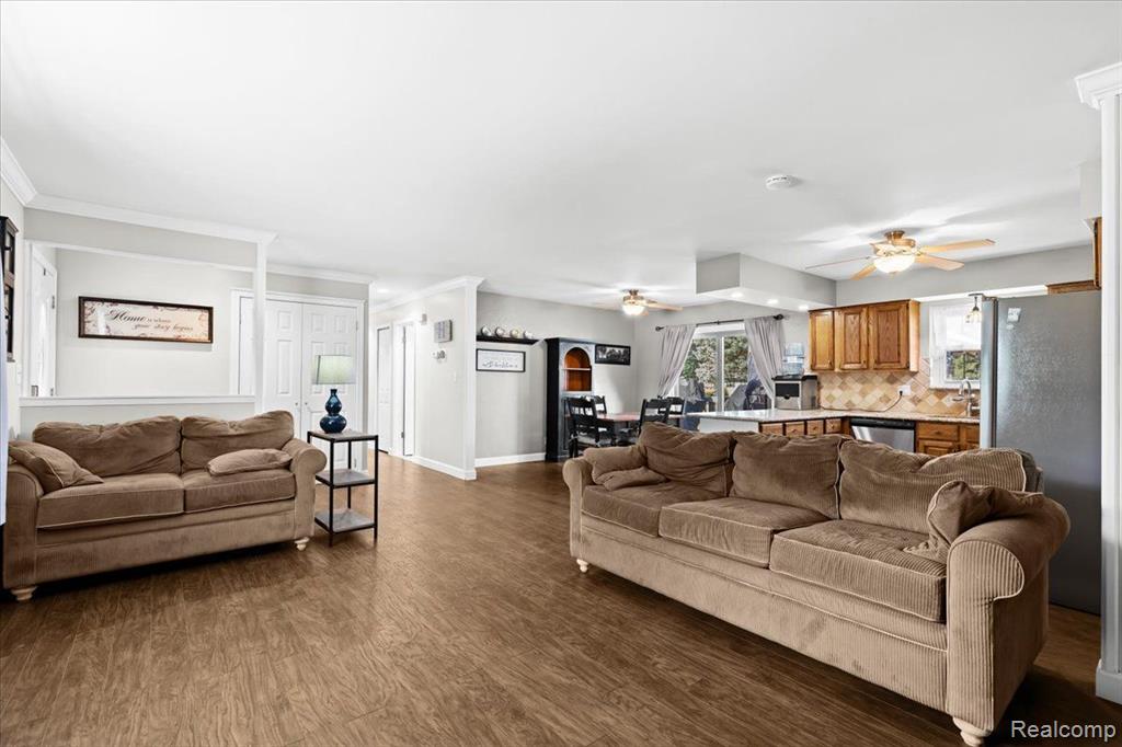 7677 MCCLEMENTS Road, Brighton, MI 48114 — Photo 9