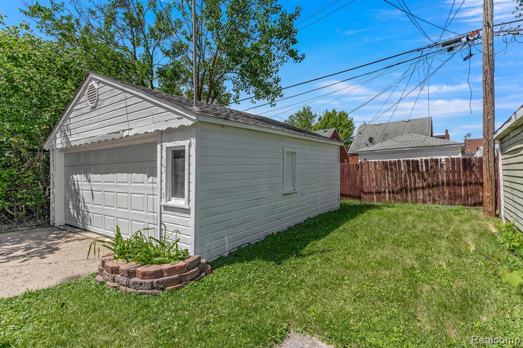 9131 WHITCOMB Street, Detroit, MI 48228 — Photo 38