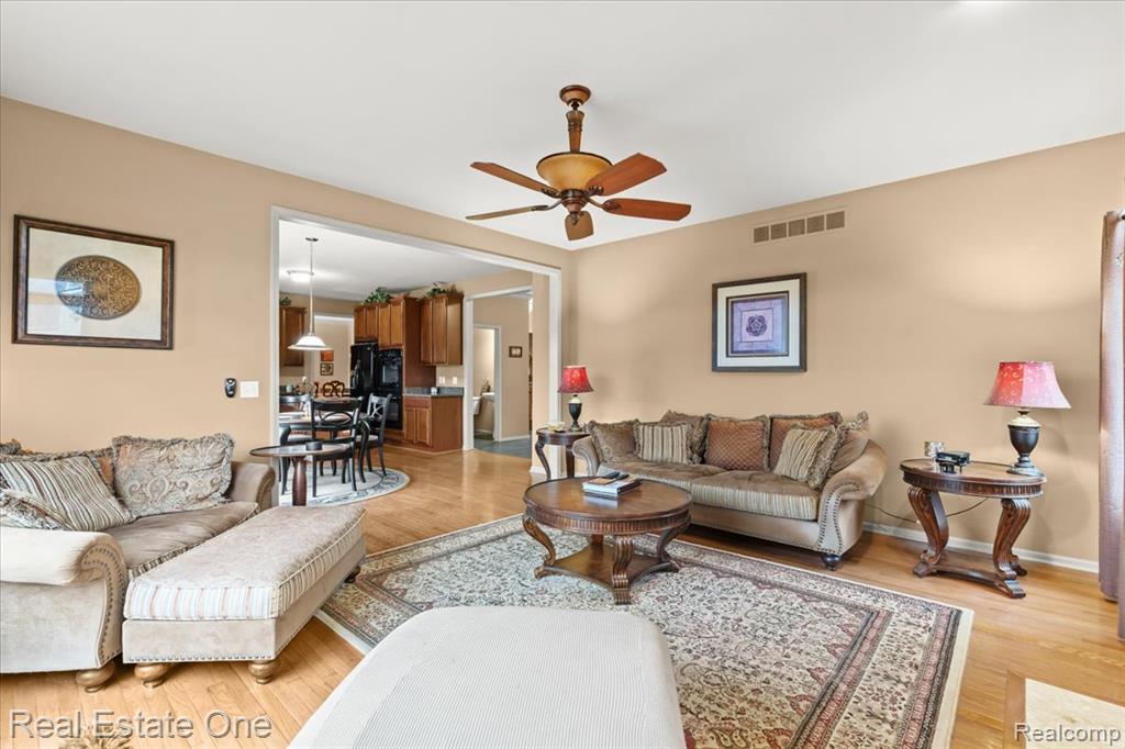 539 Olivia Drive, Milford, MI 48381 — Photo 17