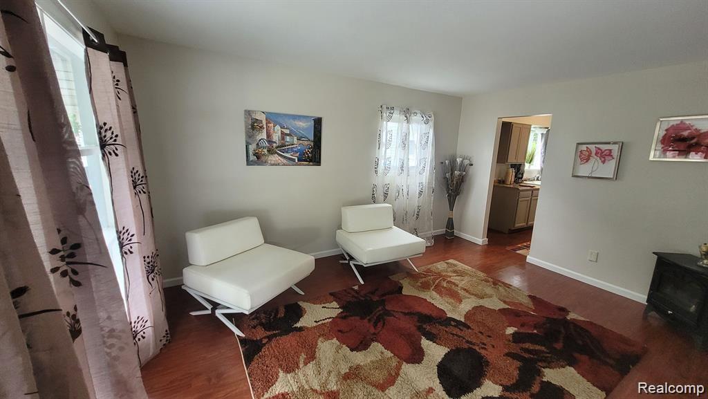 606 E MILTON Avenue, Hazel Park, MI 48030 — Photo 2