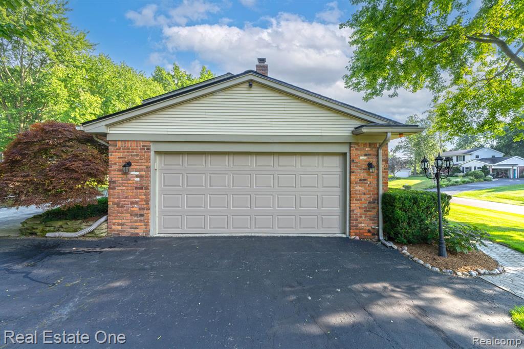 563 MILLSTONE Drive, Rochester Hills, MI 48309 — Photo 9