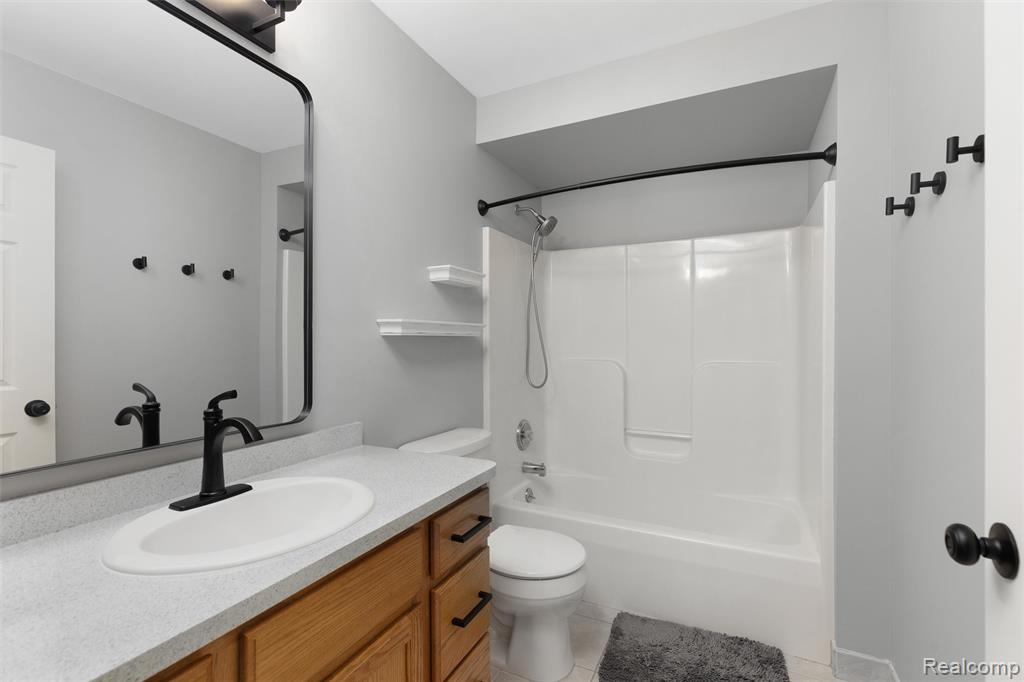 111 Oak Bark Drive, Howell, MI 48843 — Photo 20