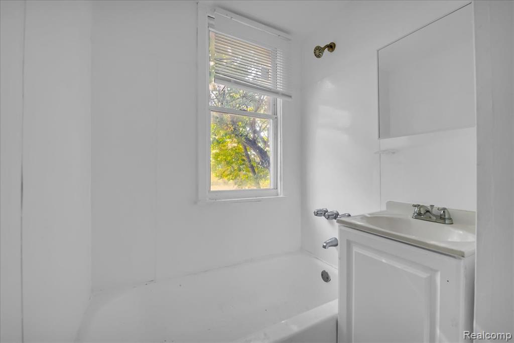 3789 Montclair Street, Detroit, MI 48214 — Photo 15