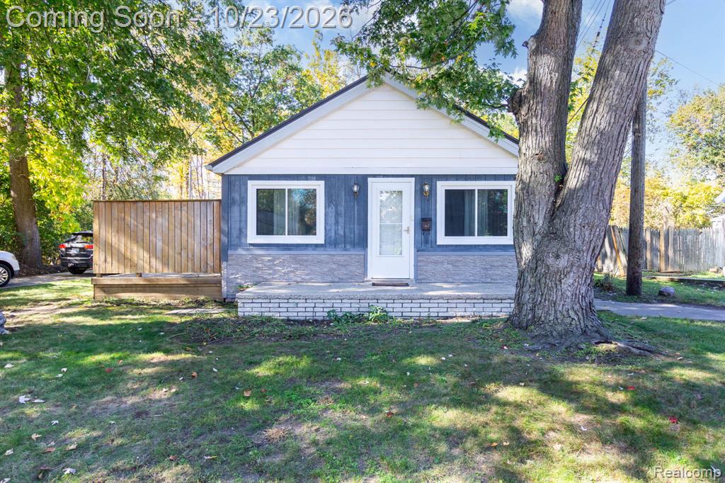 7869 Nightingale Street, Dearborn Heights, MI 48127