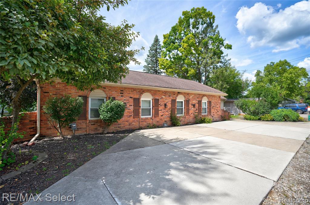 16172 Crest Drive, Linden, MI 48451 — Photo 5