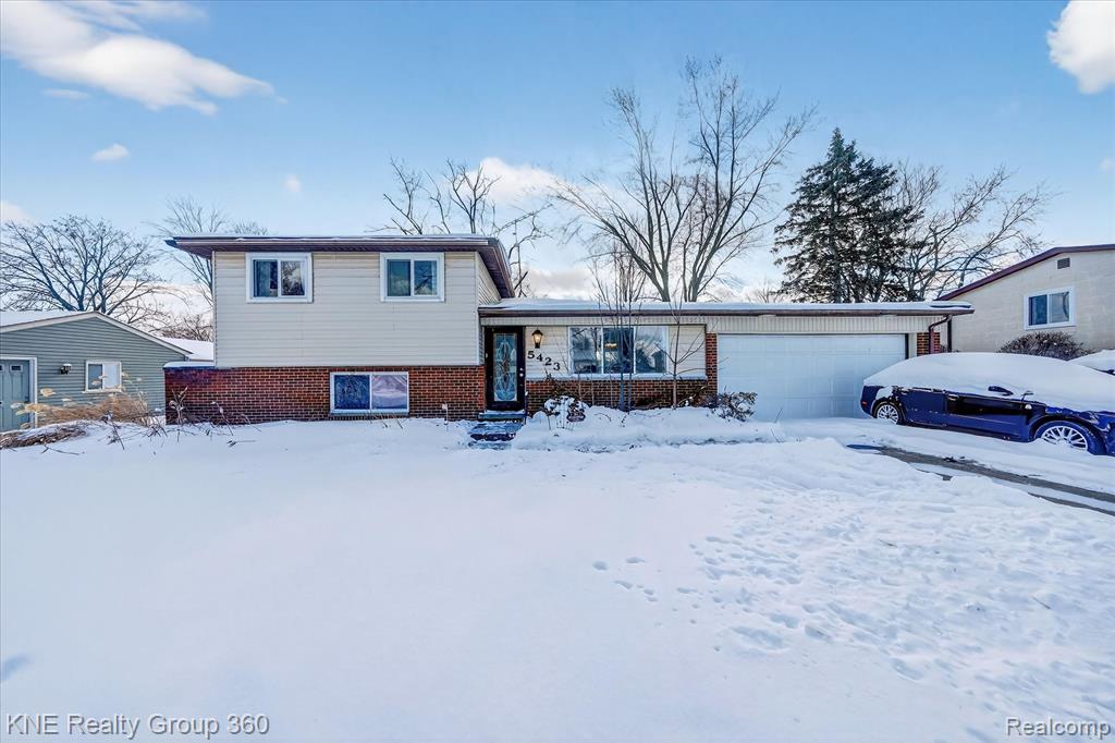 5423 Mikewood Drive, Waterford, MI 48327 — front exterior