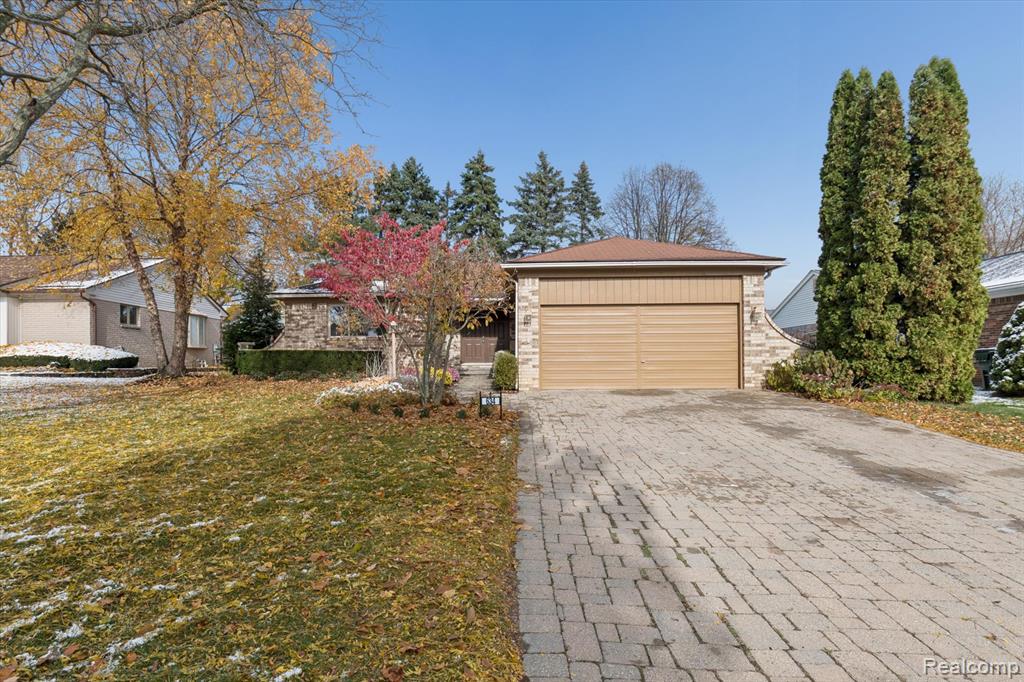 634 Lockport Road, Rochester Hills, MI 48307 — front exterior