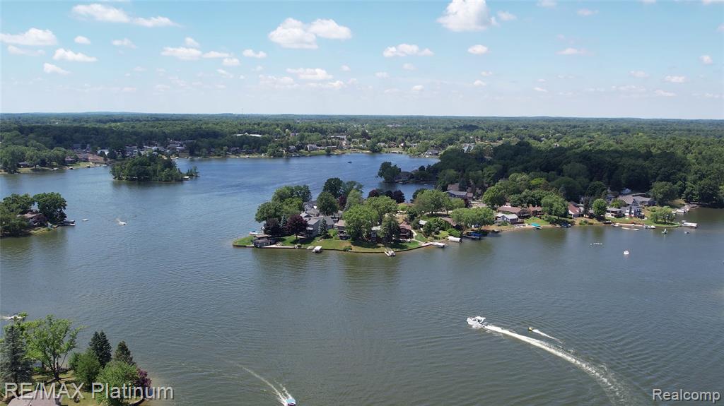 8342 ISLANDVIEW Court, Brighton, MI 48114 — Photo 54