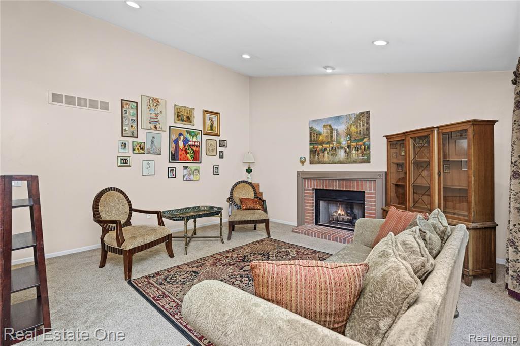 7570 Greenway Lane, West Bloomfield, MI 48324 — Photo 31