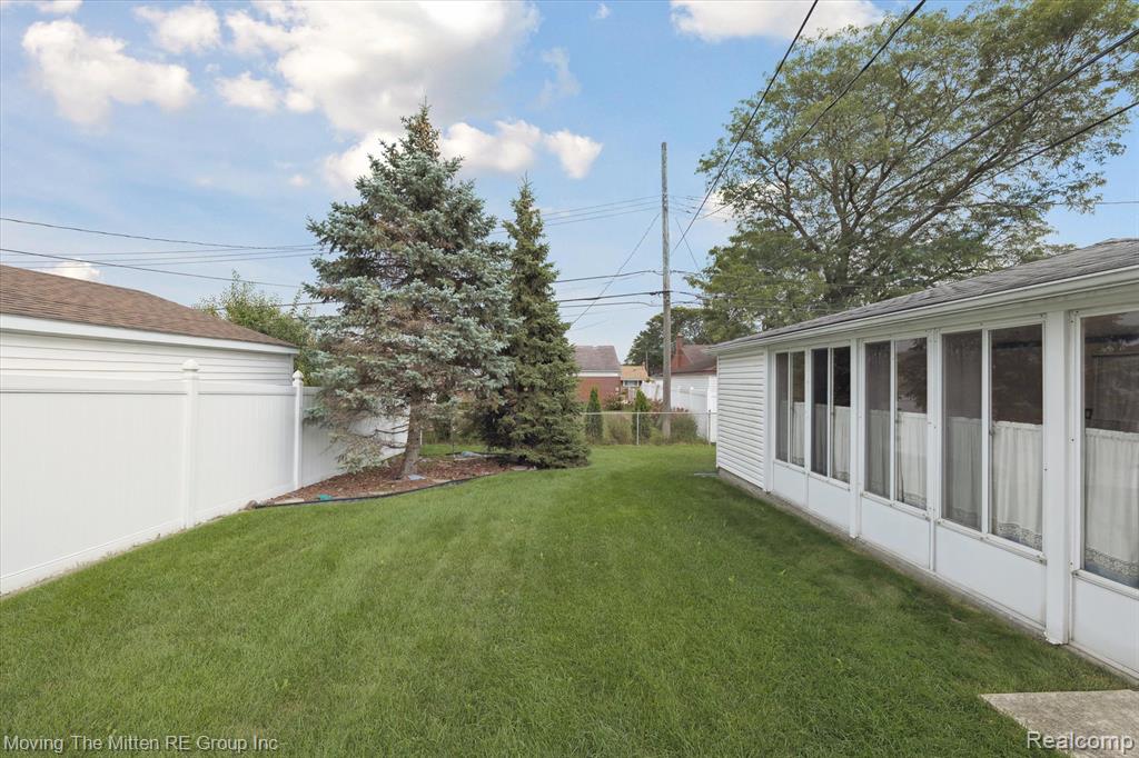 6484 Huntleigh Street, Garden City, MI — Photo 43