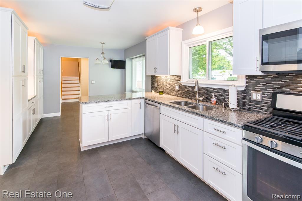 6845 Tamerlane Drive, West Bloomfield, MI — Photo 22