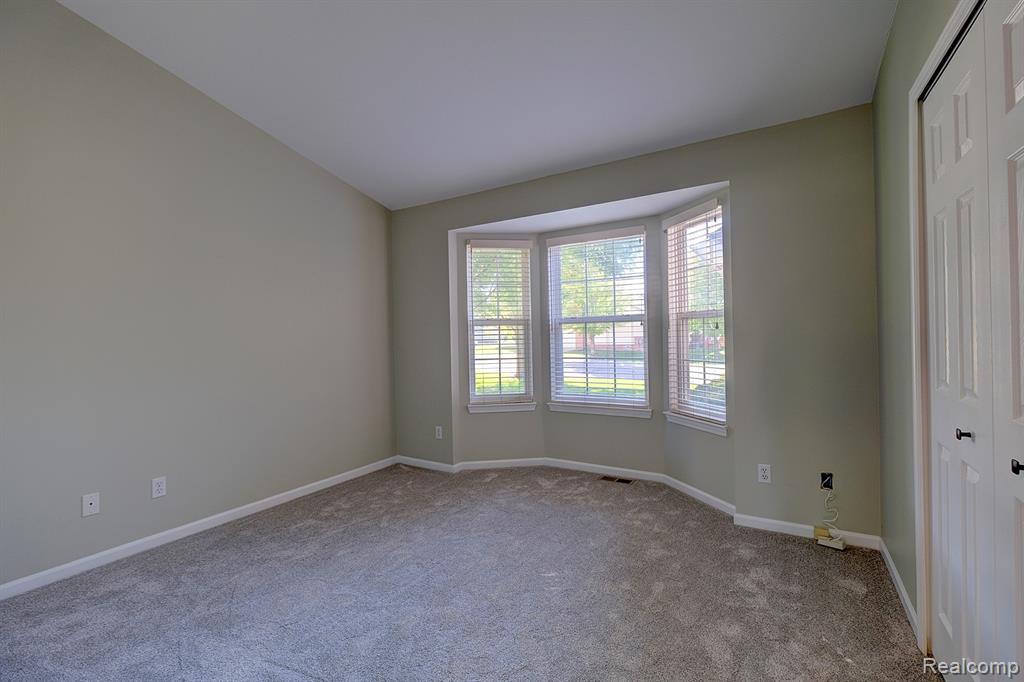 1852 N Kenwyck Drive, Ypsilanti, MI 48198 — Photo 13