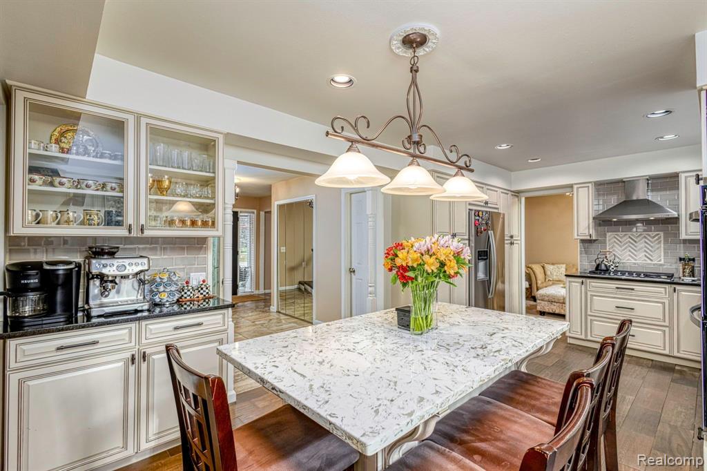 7464 WESTBURY Boulevard, West Bloomfield, MI — Photo 14