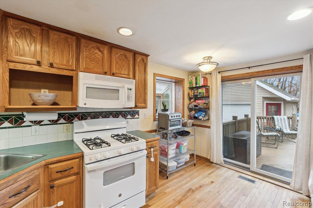8461 CASCADE Street, Commerce Twp, MI 48382 — Photo 12