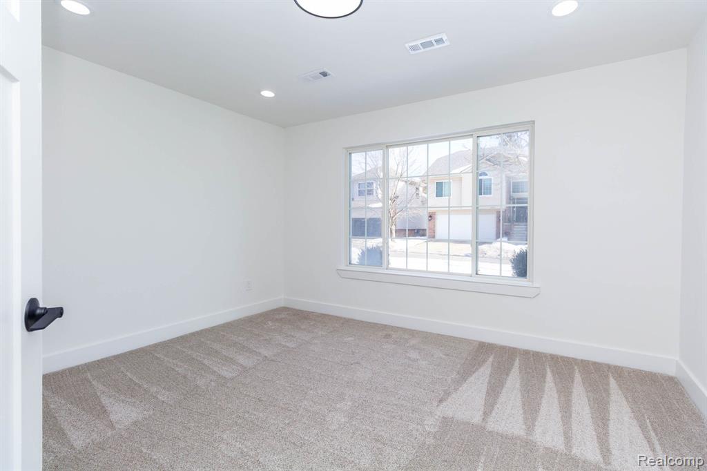 4908 Carrington Drive, Rochester, MI 48306 — Photo 32