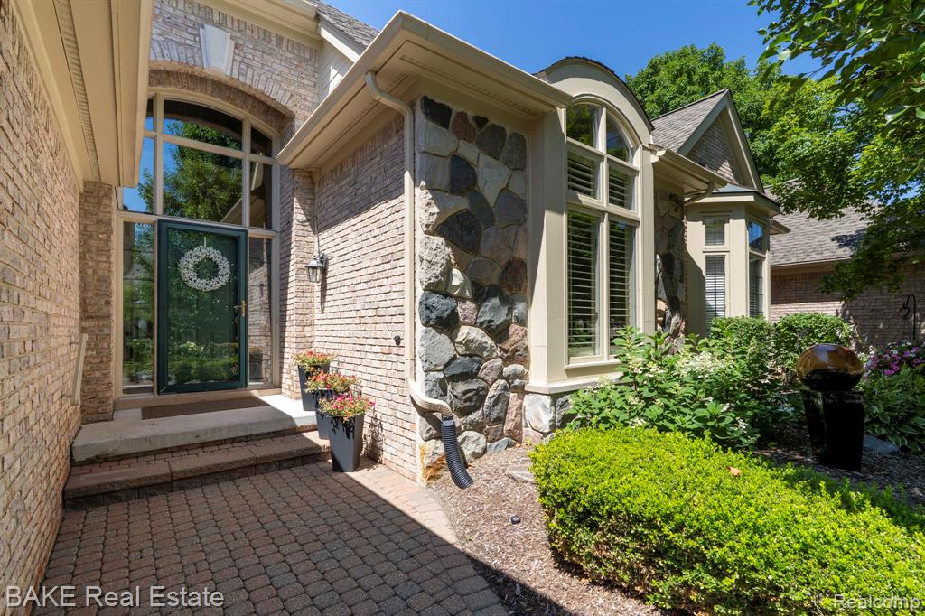 9407 Timberline Court, Plymouth, MI 48170 — Photo 3