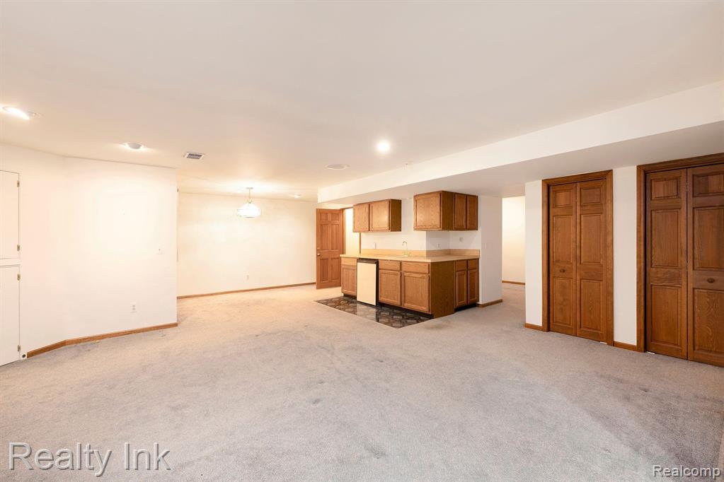35300 BLUE SPRUCE Drive, Farmington Hills, MI 48335 — Photo 12