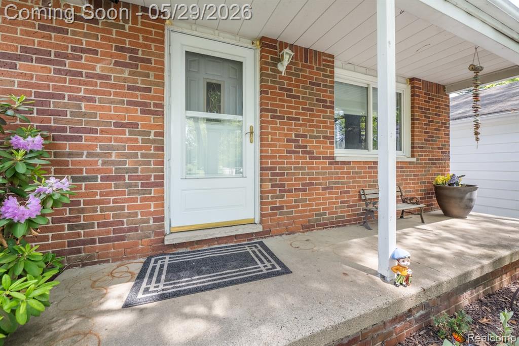 588 Illinois Street, Howell, MI 48843 — Photo 2