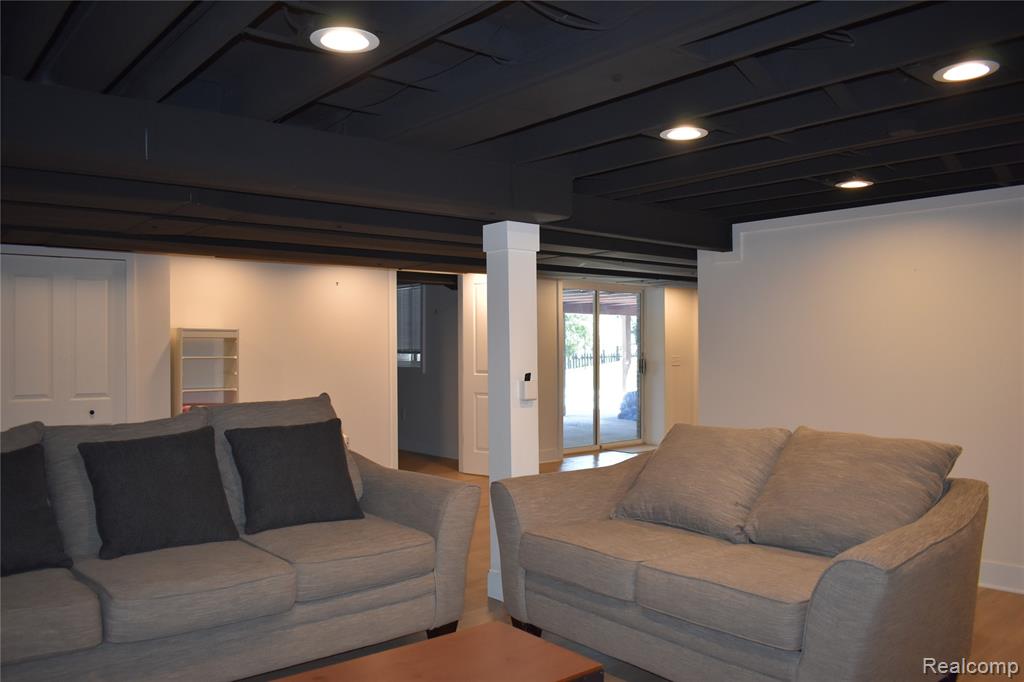 5441 Provincial Drive, Bloomfield Hills, MI 48302 — Photo 32