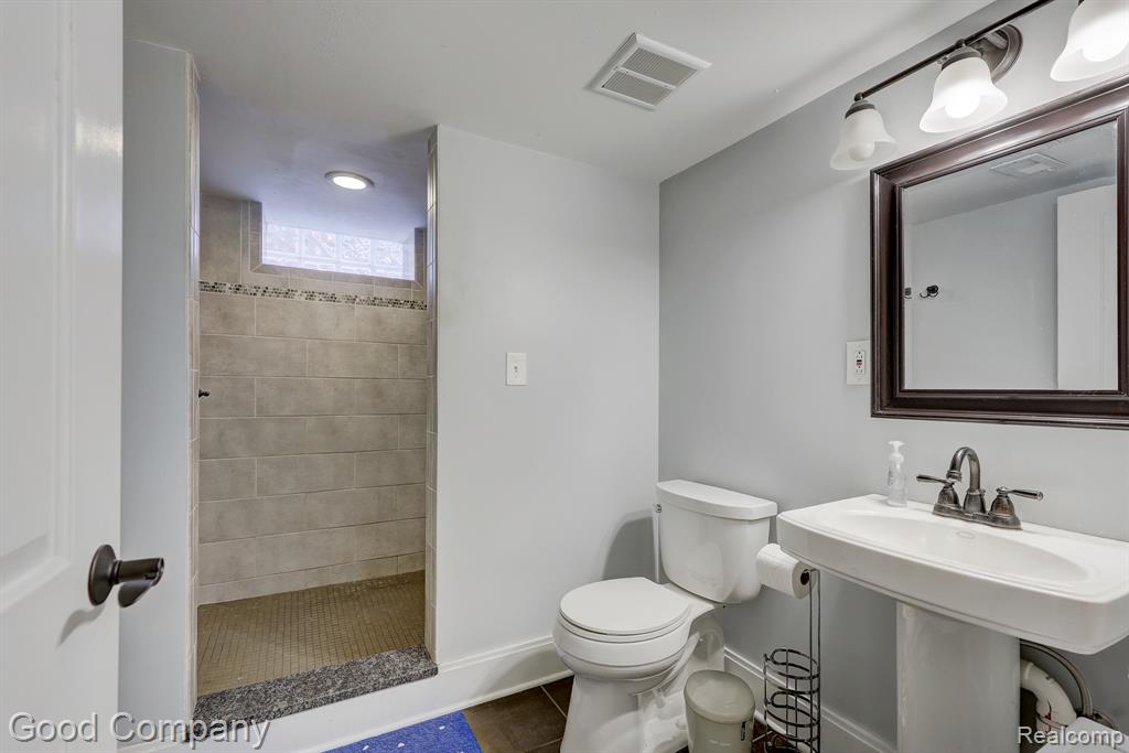 924 Marywood Drive, Royal Oak, MI 48067 — Photo 42