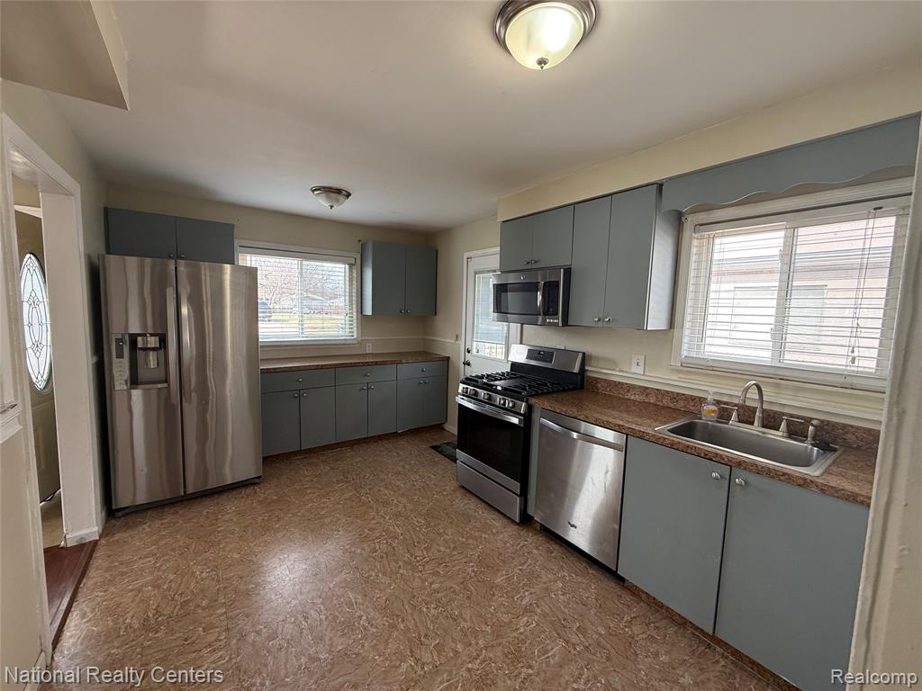 5669 KATHERINE Street, Dearborn Heights, MI 48125 — Photo 7
