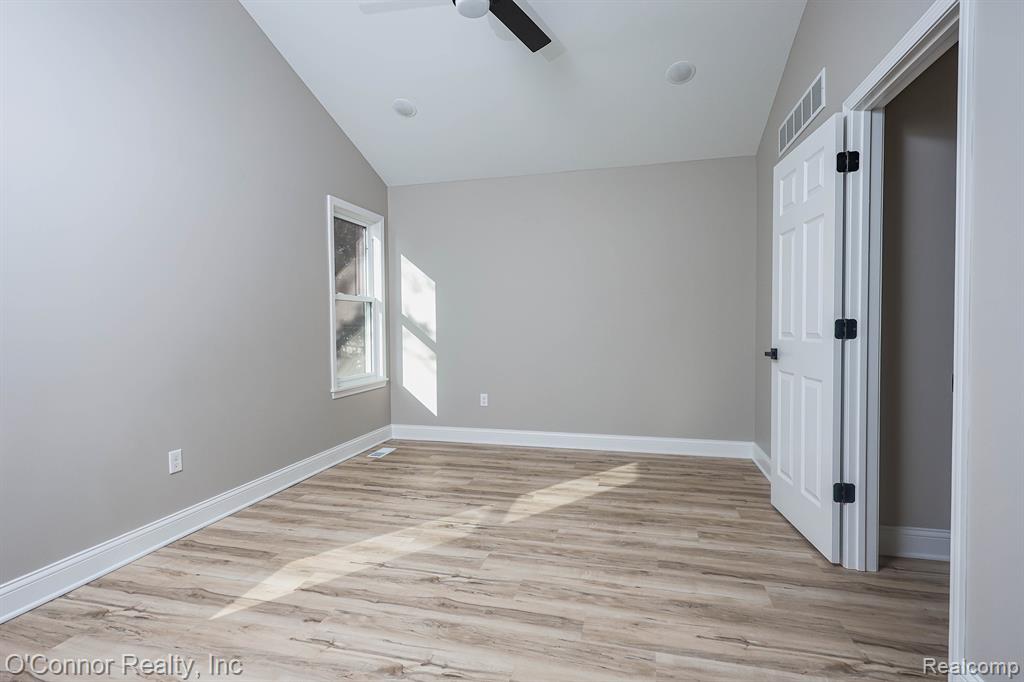 2047 Edward Lane East, MI — Photo 14