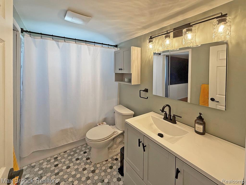 8055 Donna Street, Westland, MI — Photo 11