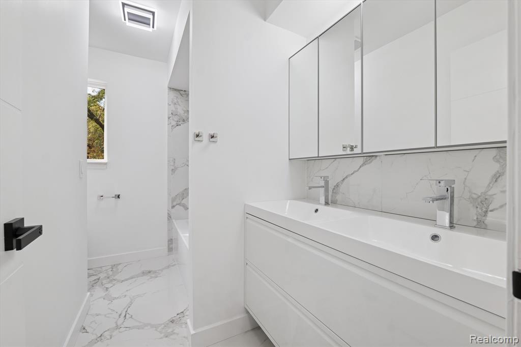 3668 Bayou Drive, West Bloomfield, MI 48323 — Photo 21