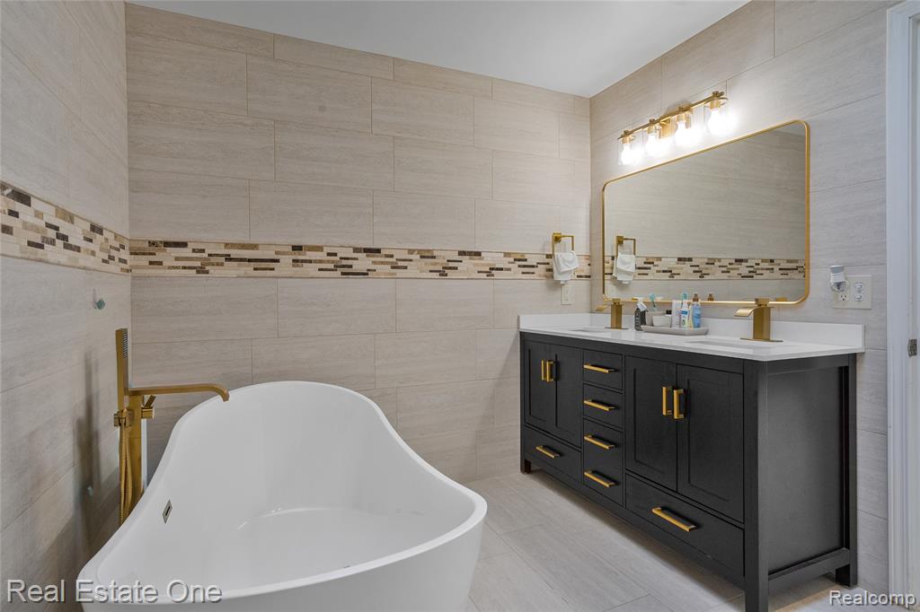 2590 Oakham Court, Canton, MI 48188 — Photo 24