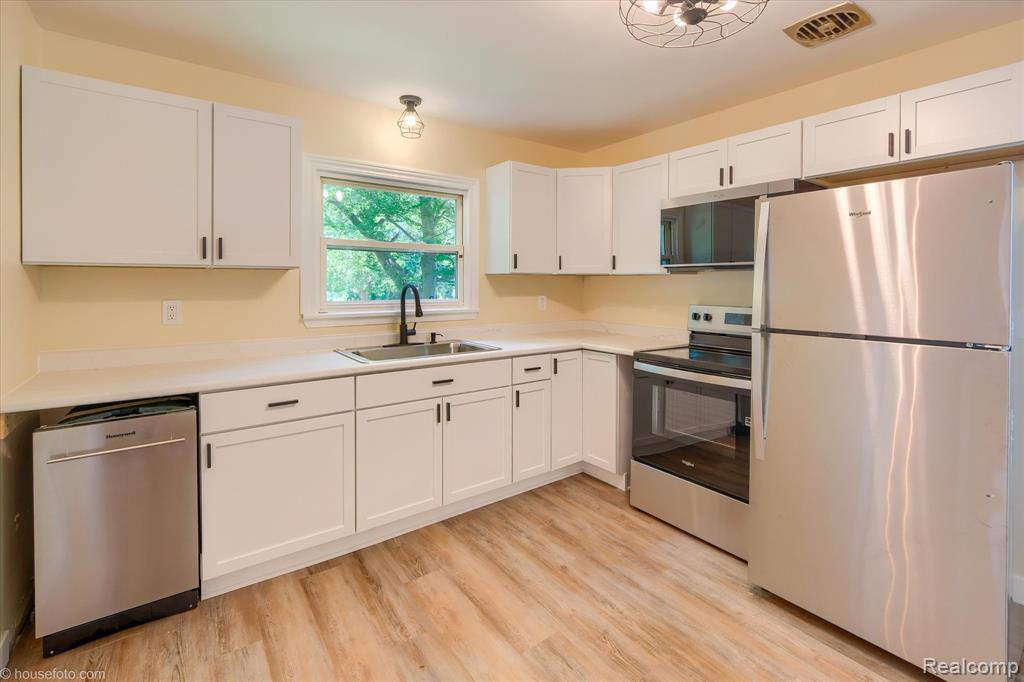 580 N Almont Avenue, Imlay City, MI 48444 — Photo 12