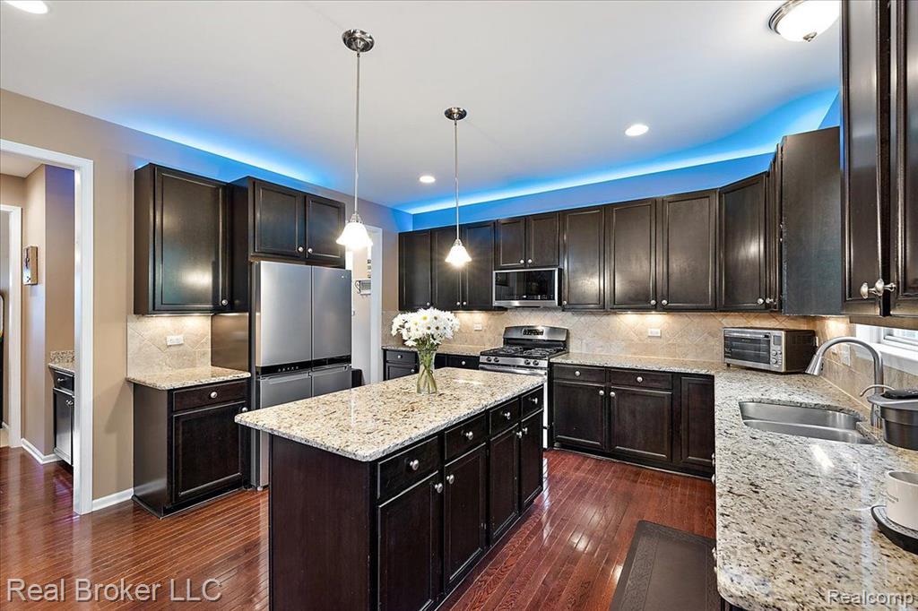 5633 GOLF POINTE Drive, Clarkston, MI 48348 — Photo 41