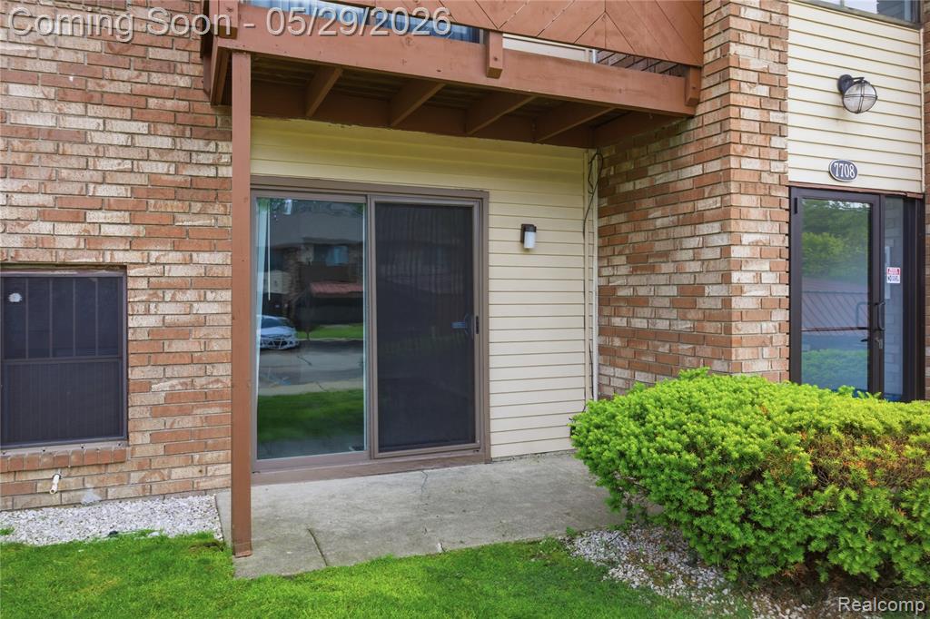 7708 Manor Circle, 103, Westland, MI — Photo 2