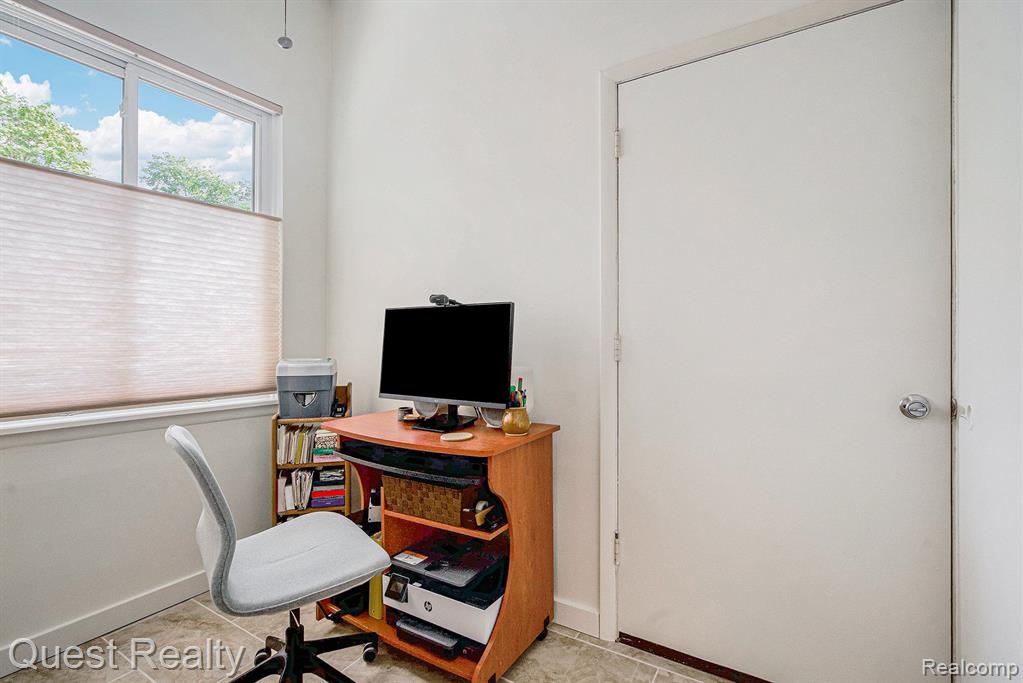 3123 LAKE HAVEN Drive, Ann Arbor, MI 48105 — Photo 12