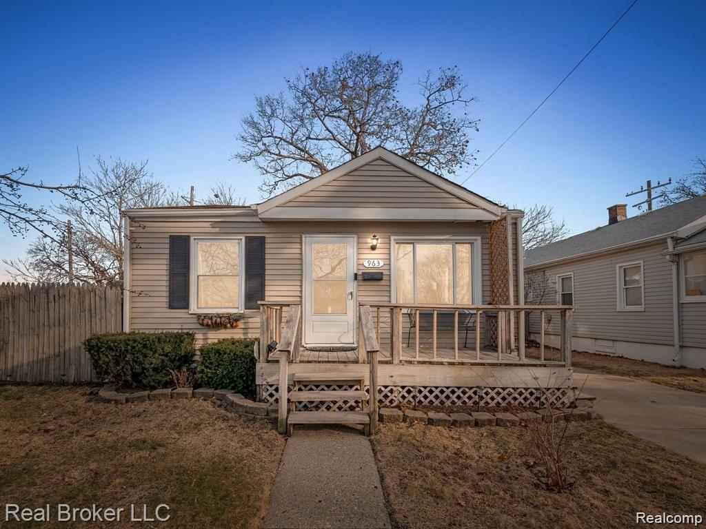 963 E MADGE Avenue, Hazel Park, MI 48030 — front exterior