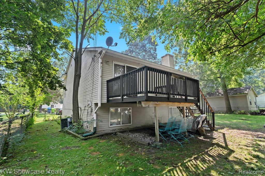 4665 Lakeborn Drive, White Lake, MI 48383 — Photo 27