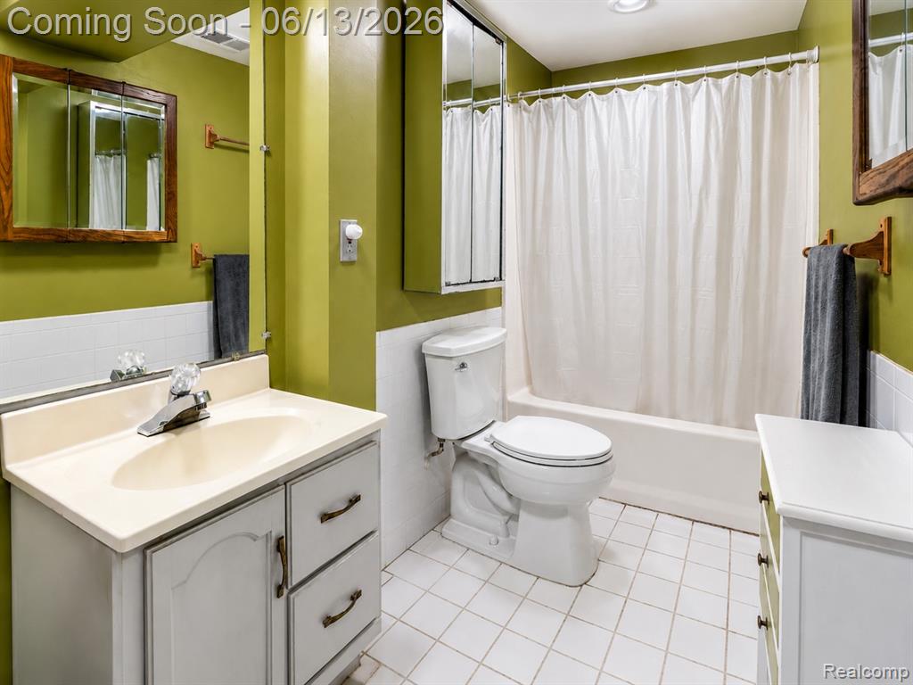 1442 Mariner Drive, Walled Lake, MI 48390 — Photo 38