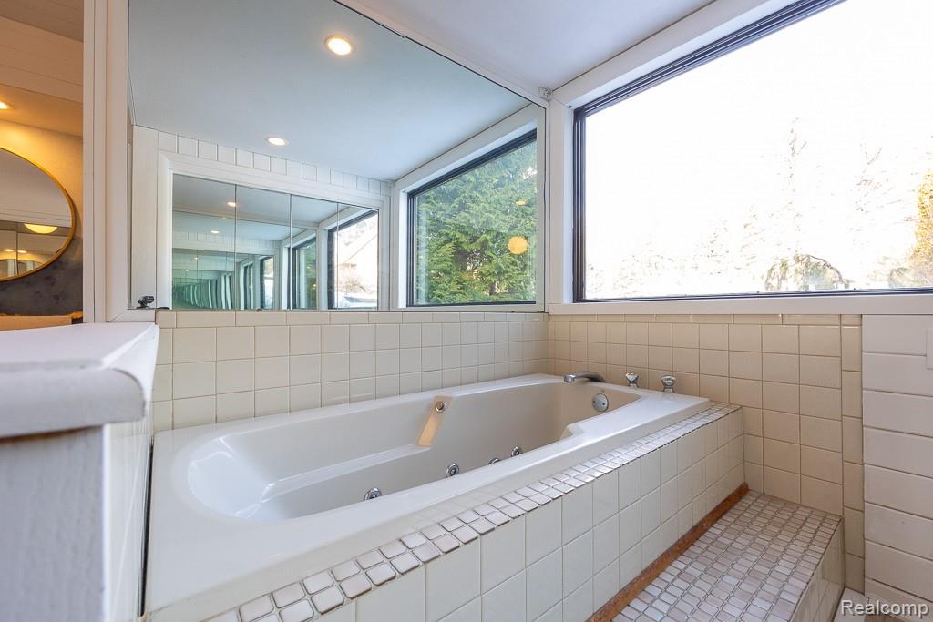 6005 Upper Straits Boulevard, West Bloomfield, MI 48324 — Photo 44