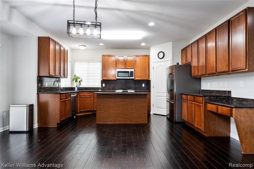 27460 Belgrave Place, Novi, MI — Photo 14