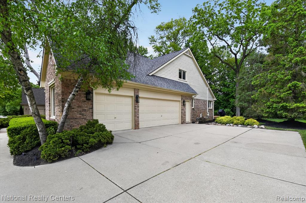 54366 Royal Troon Drive, South Lyon, MI 48178 — Photo 38