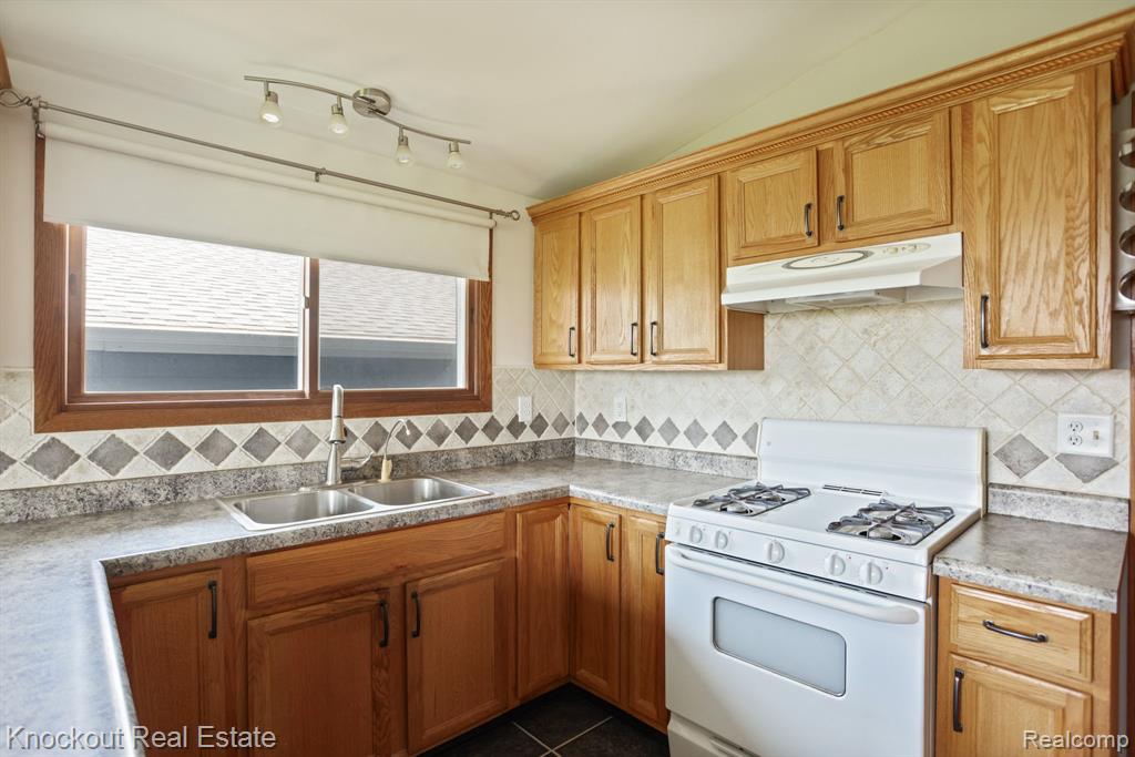5741 S Merrill Road, Merrill, MI 48637 — Photo 9