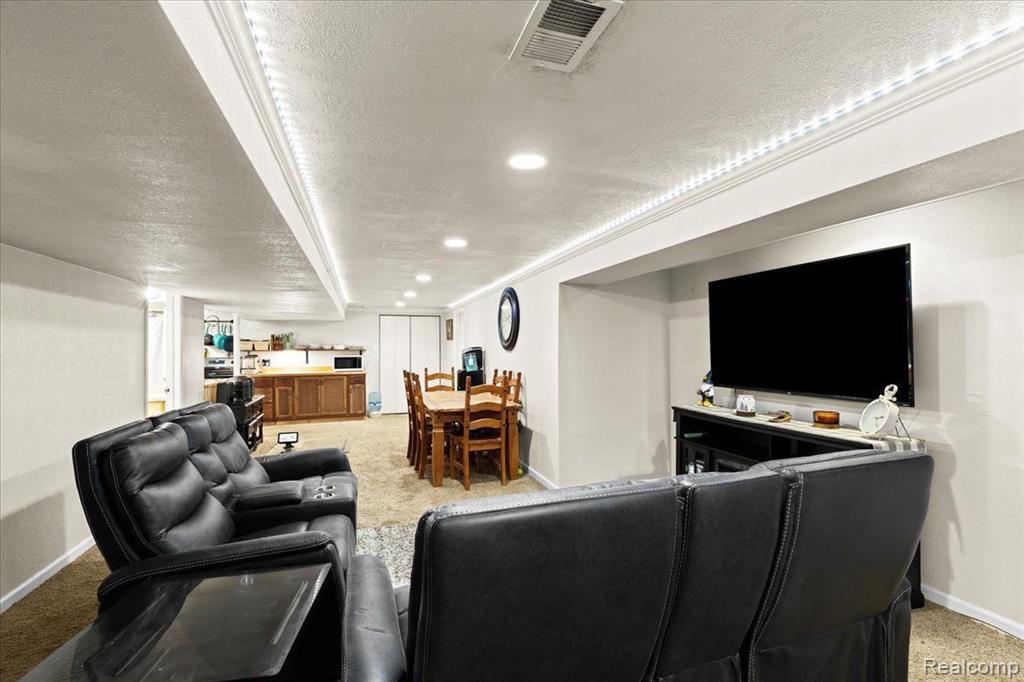 7677 MCCLEMENTS Road, Brighton, MI 48114 — Photo 18
