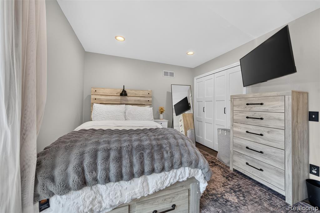 5136 Commerce Road, West Bloomfield, MI 48324 — Photo 46