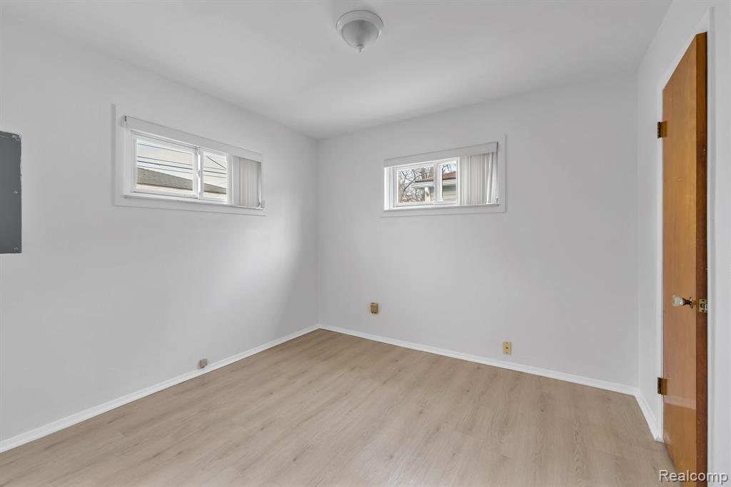 6571 N Highland Street, Dearborn Heights, MI 48127 — Photo 17