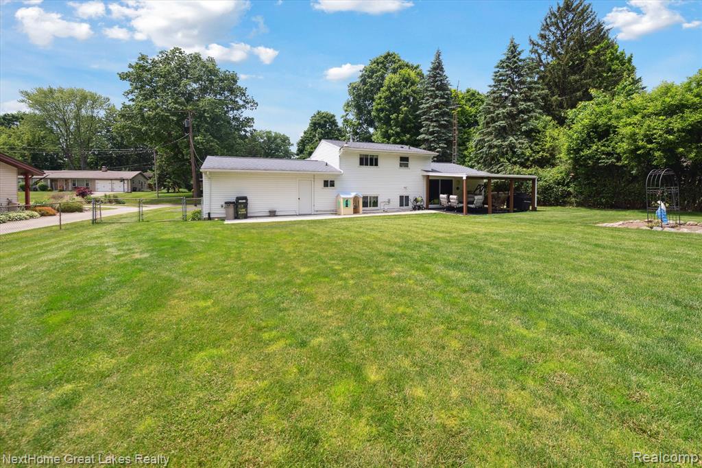 4098 Sam Snead Drive, Flint, MI 48506 — Photo 42