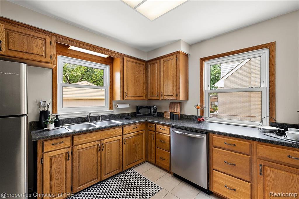 10819 W 11 Mile Road, Huntington Woods, MI — Photo 16